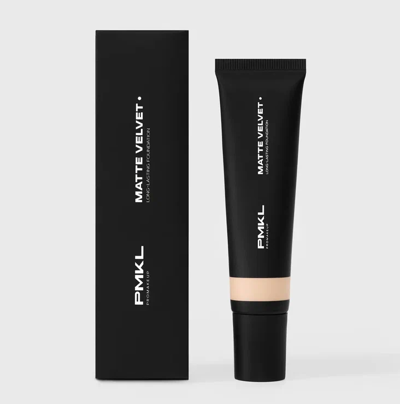 Стойкий тональный крем MATTE VELVET